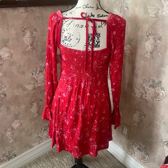 FREE PEOPLE TESS RED FLORAL  VELVET LONG SLEEVE MINI DRESS SMALL - Picture 4 of 6